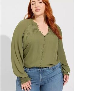 NWT Torrid Sz 4/5 Georgette smocked Blouson Olivine & Crochet Inset Top Holly